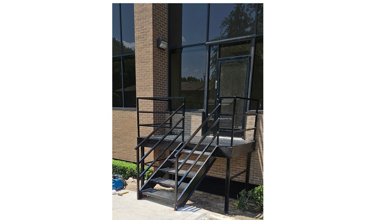 Metal Landing with steps - After
