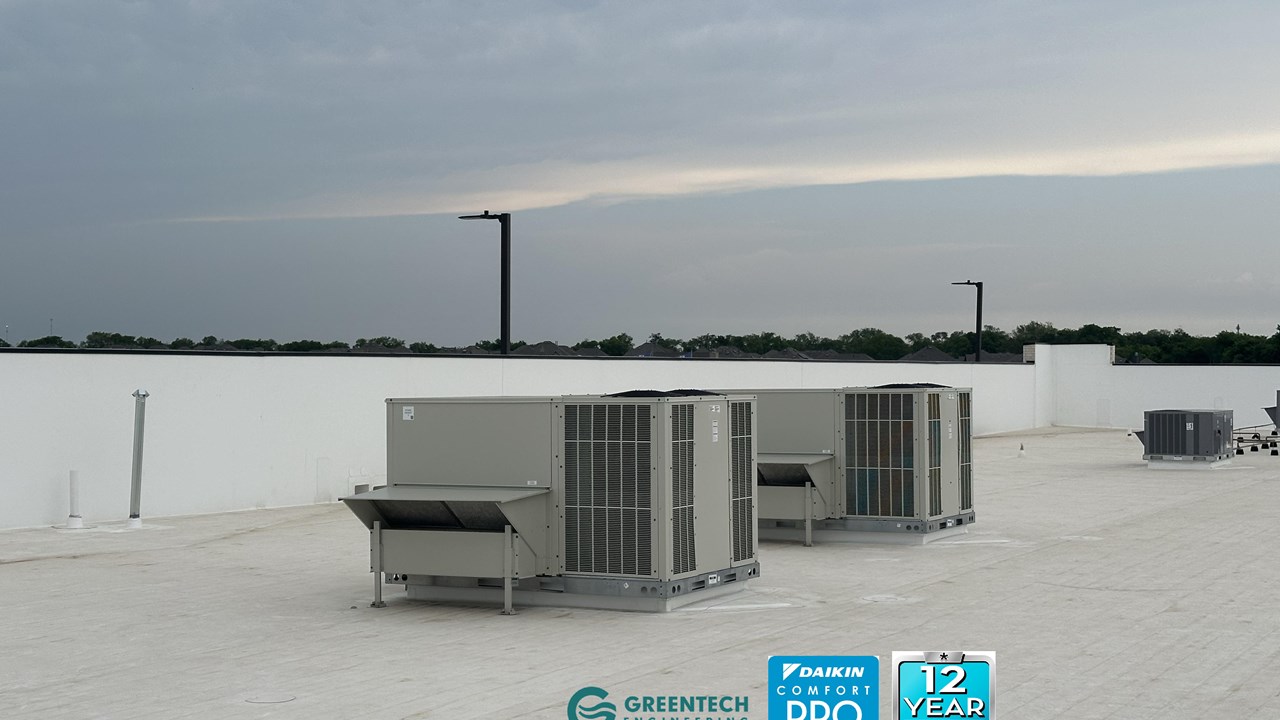 Commercial Daikin Heat Pump Rooftop Unit (RTU) Installation by Greentech Engineering