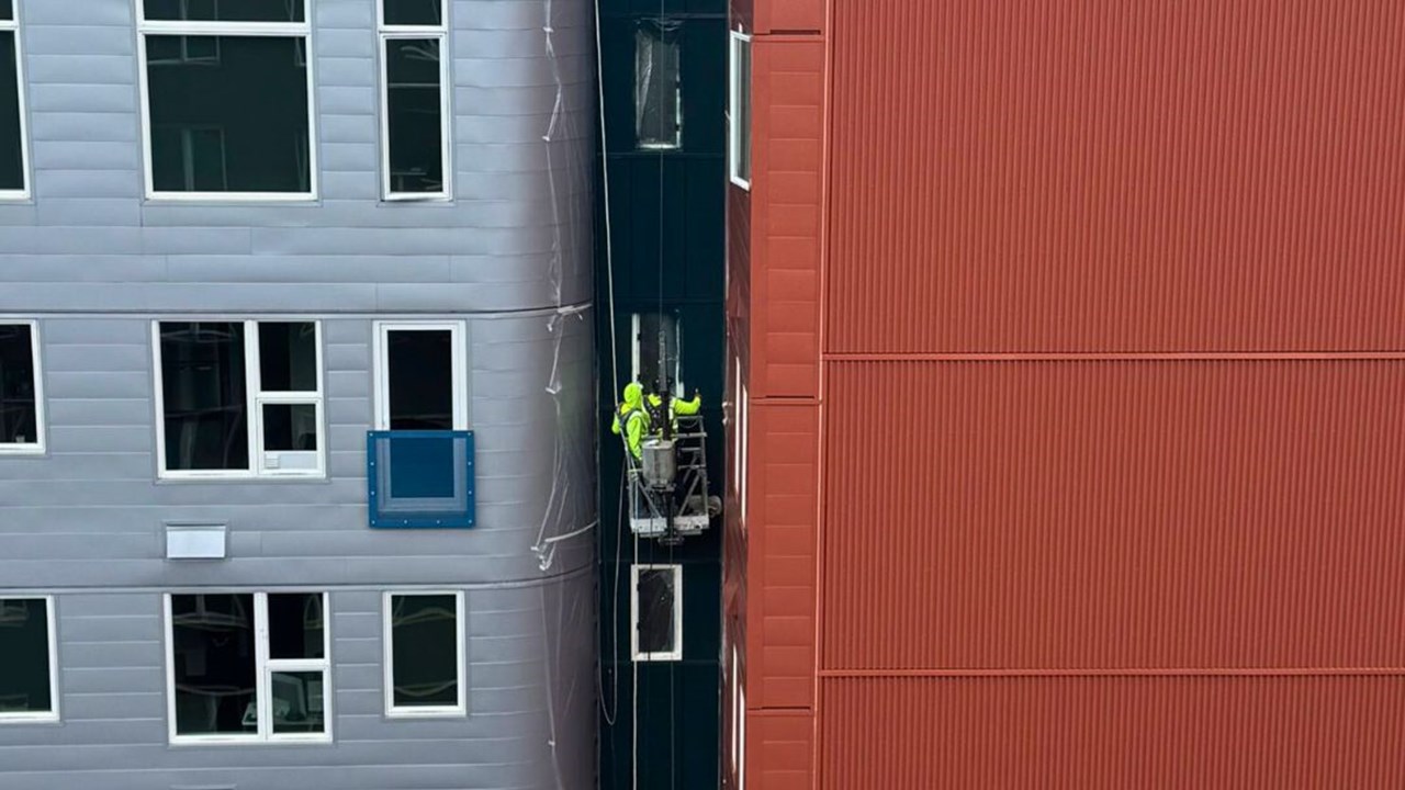 A little behind the scenes look at our latest exterior project in Seattle! 👷