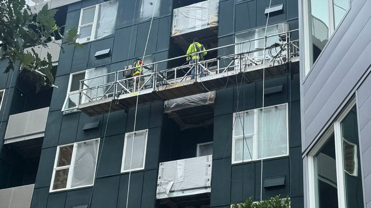 A little behind the scenes look at our latest exterior project in Seattle! 👷