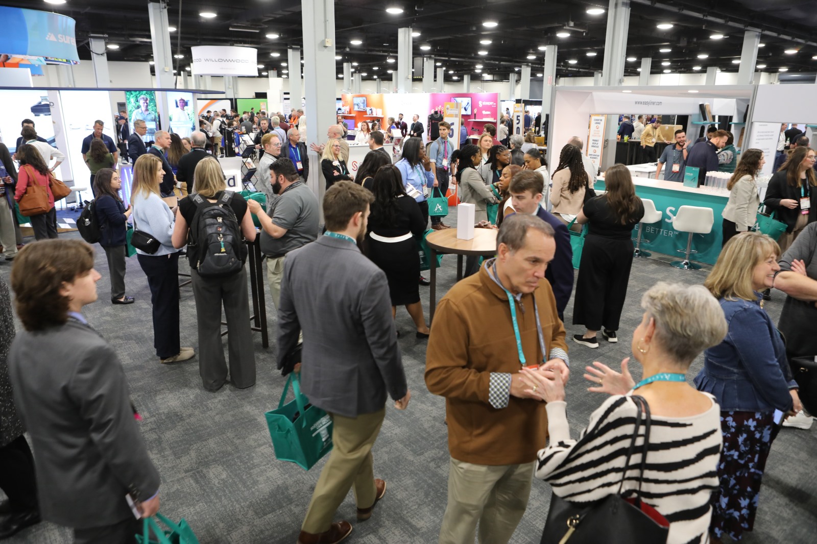 Exhibiting image
