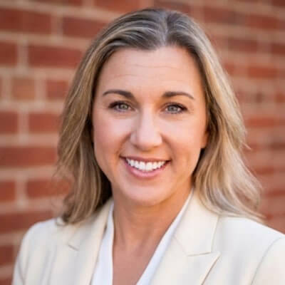 Headshot of Lindsay Reynolds