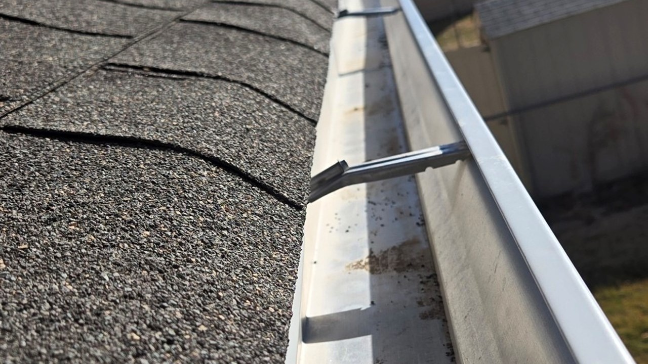 Clean Gutters
