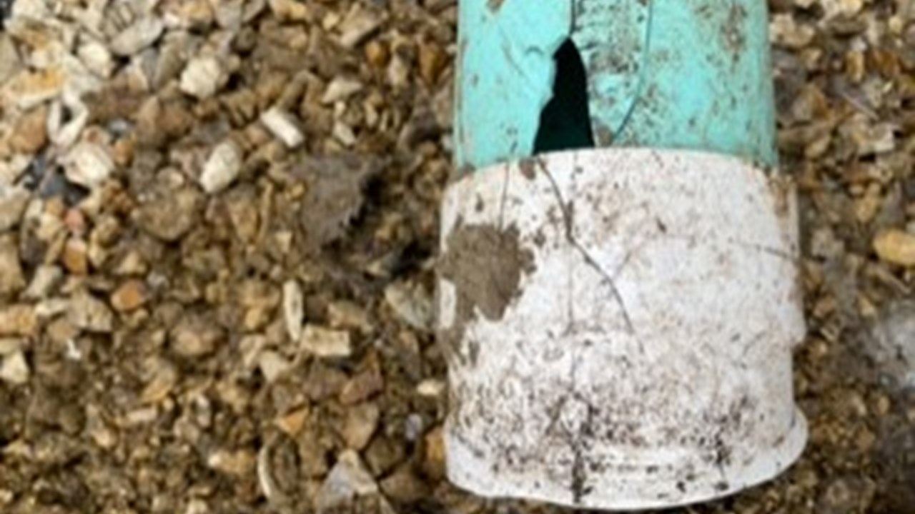 old cracked pipe
