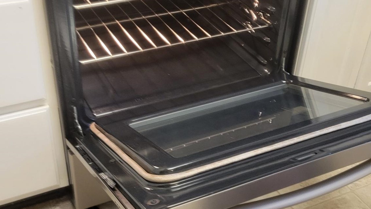 House Cleaning- Stove