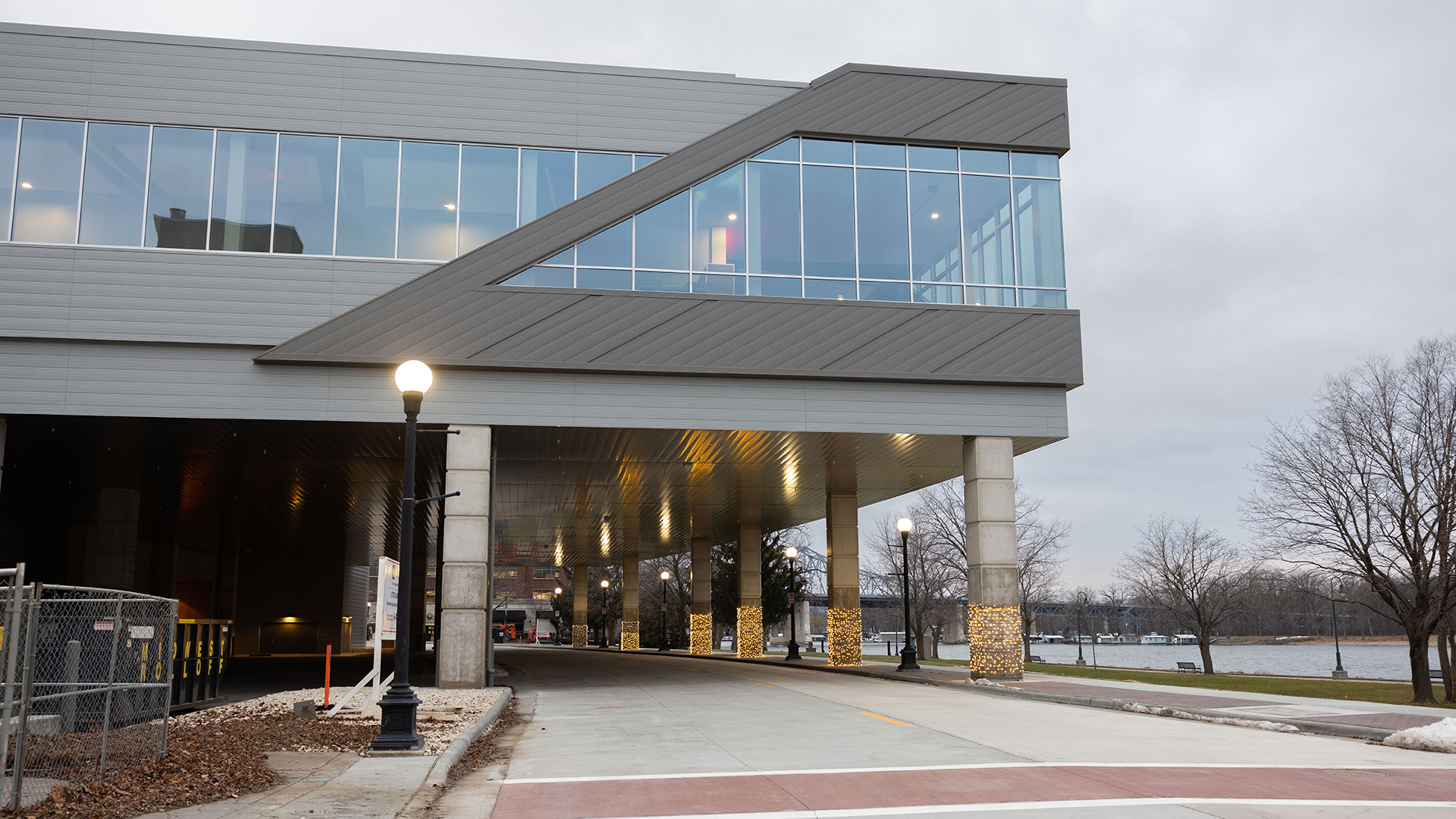 Views of the Mississippi River are intergrated into the design.