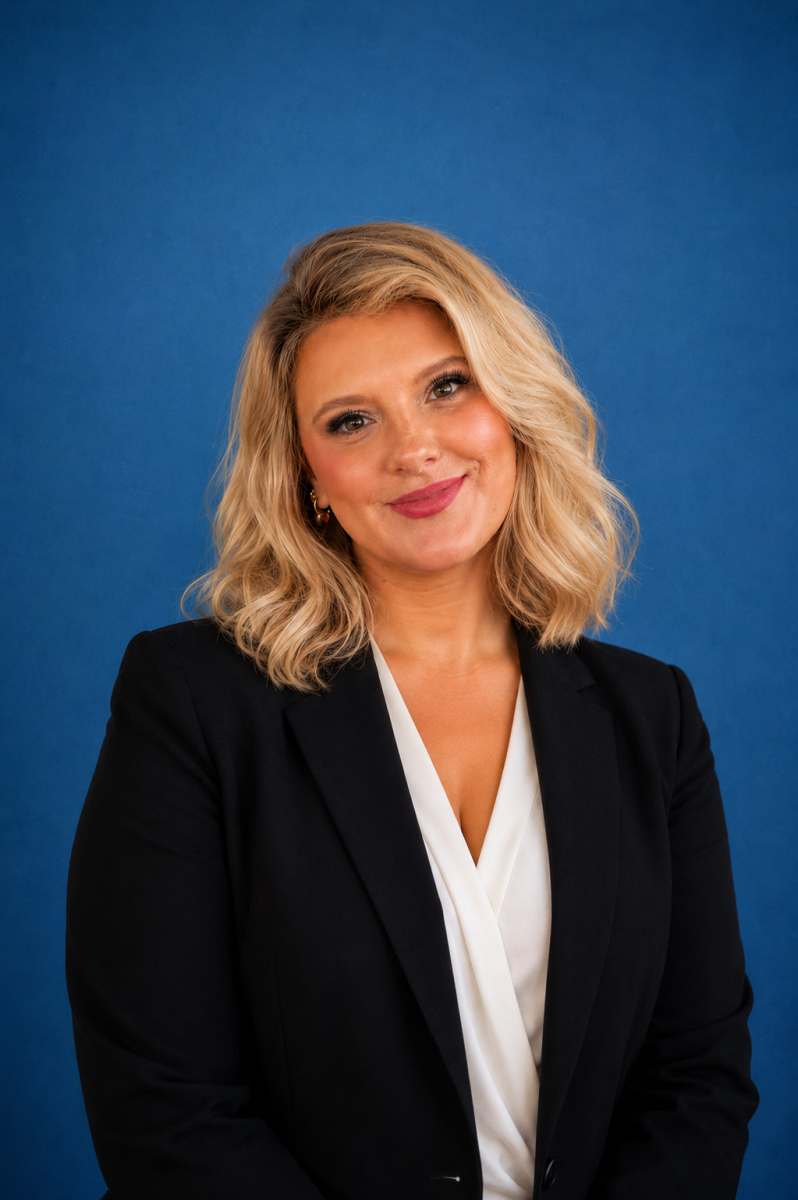 A person with blonde hairAI-generated content may be incorrect.