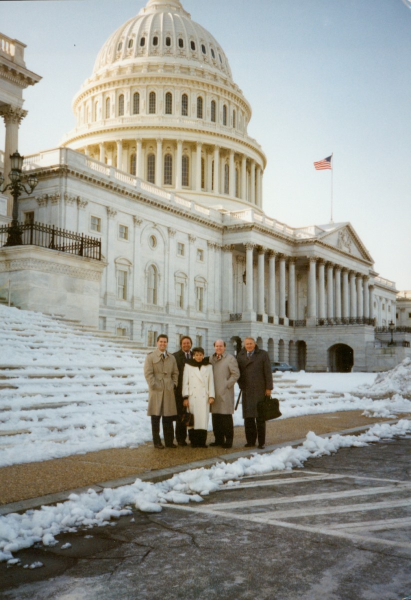 AMA delegates and members participating in NAA Advocate meetings