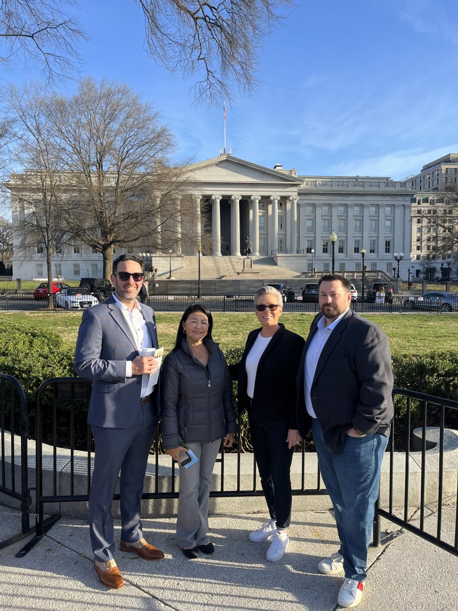 AMA delegates and members participating in NAA Advocate meetings