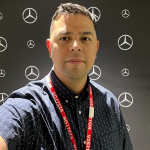 Photo of Derek Hernandez