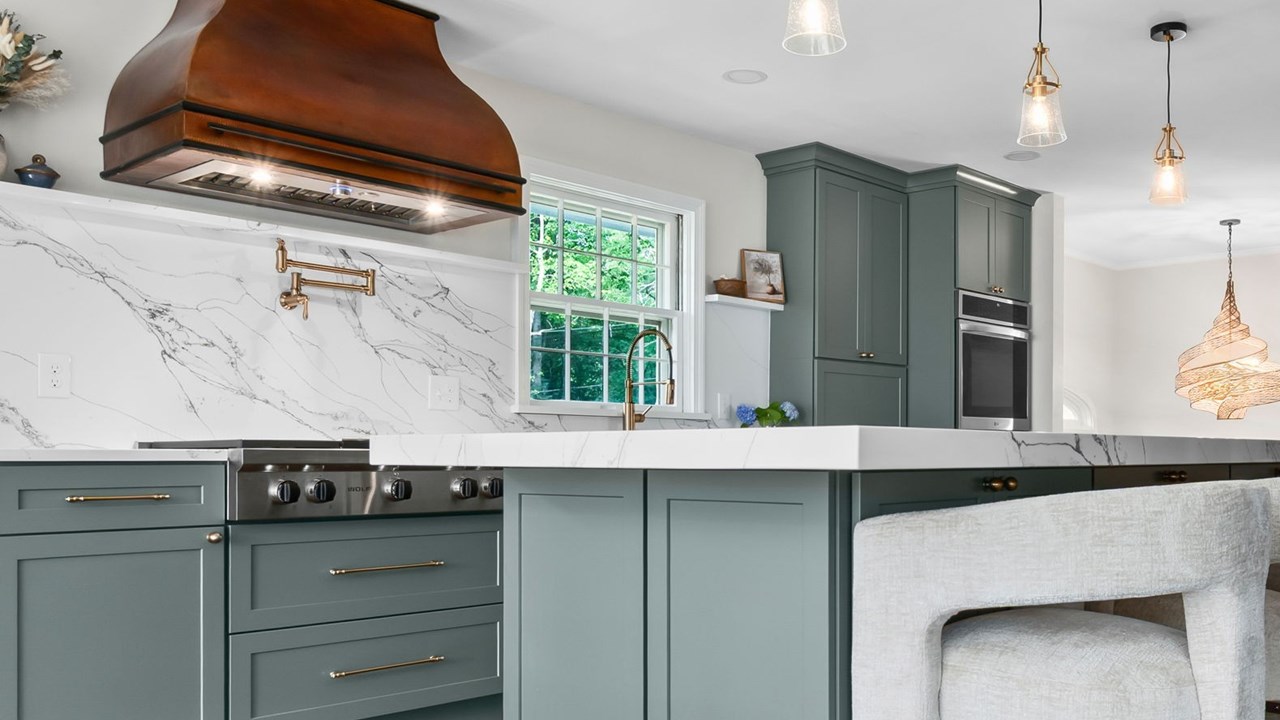 Hammered Copper Range Hood with Vintage Patina – Amoretti Brothers