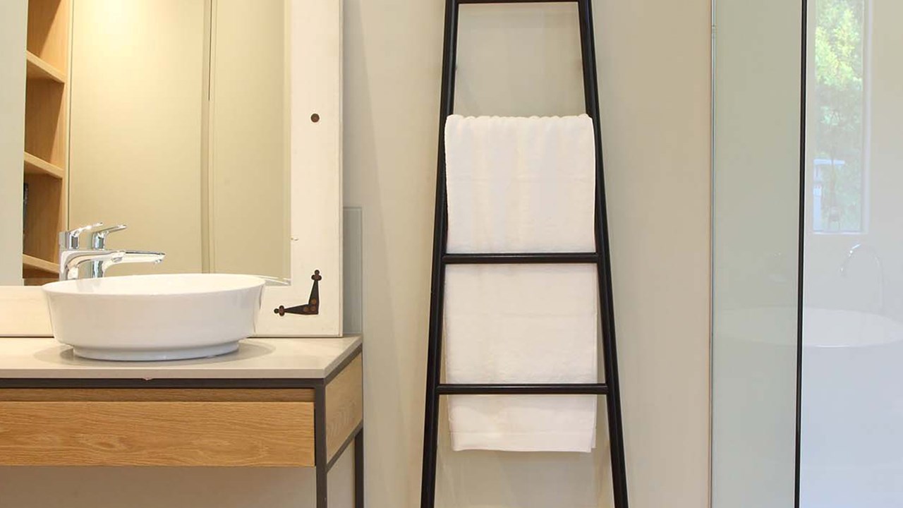 Jeeves Model A-Ladder in Matte Black