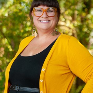 Photo of Jennifer Holle