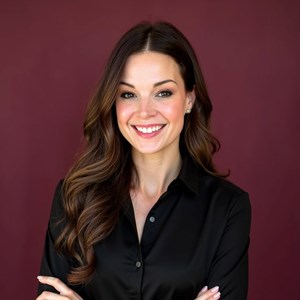 Photo of Lindsey Stanton