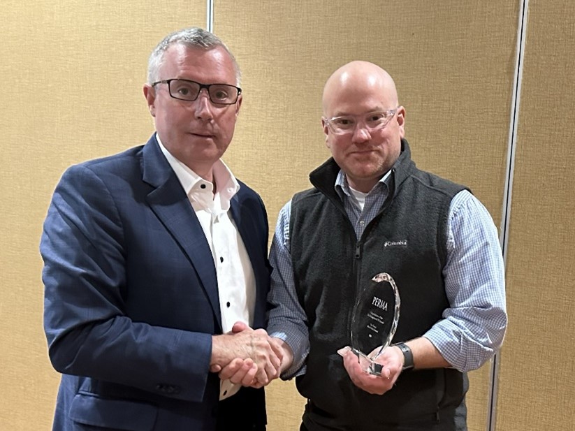 Tom Fitzgerald, Director of Business Development from Safety National (left) presents Jack Wheeler, (right) Steuben County Manager and PERMA Board Chair award in recognition of PERMA’s Excellence in Risk Management and Workers’ Compensation Services.