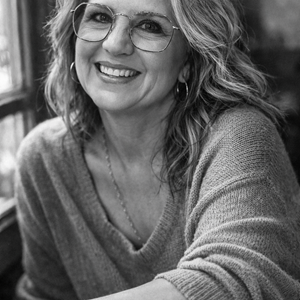 Photo of Paula Travis