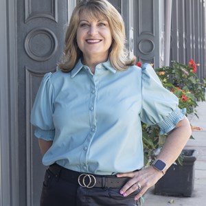 Photo of Jennifer Bowen