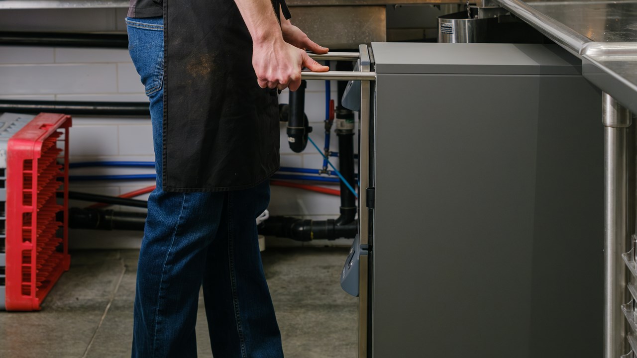 FC-75 - Hassle free install with integrated wheels and handles