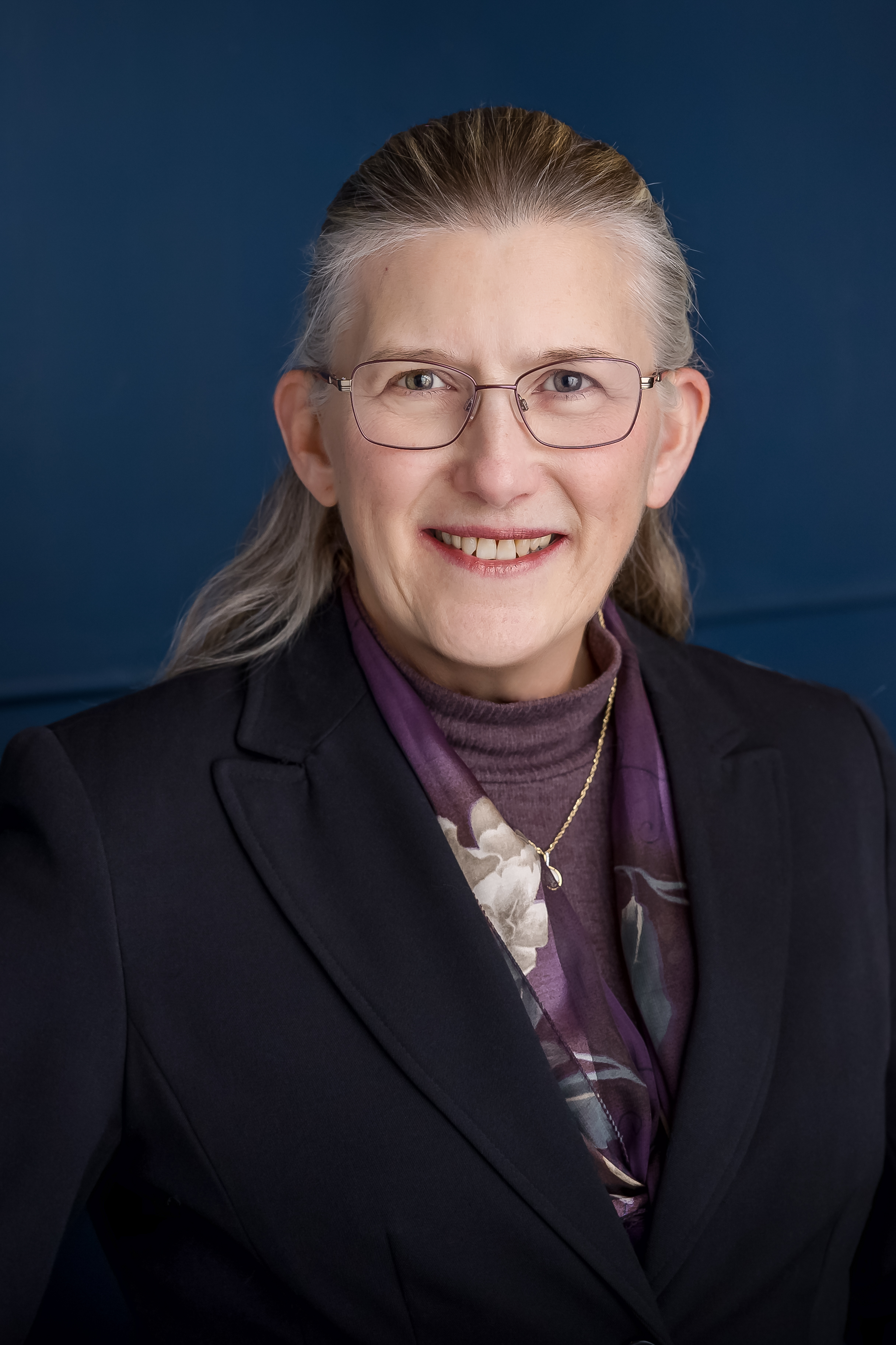 color photo headshot of Eva Pohl