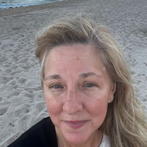 Photo of Jennifer Alvey