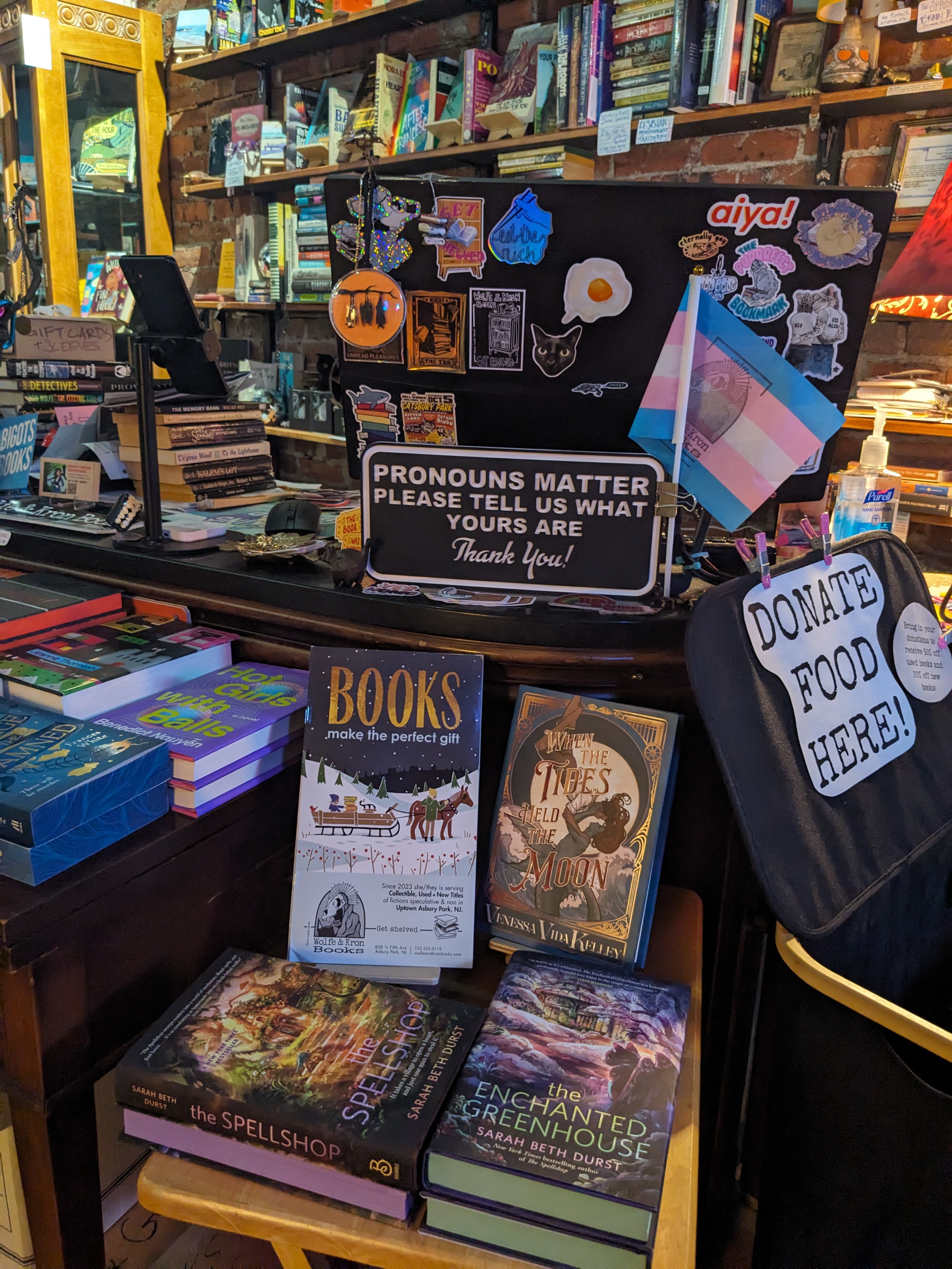 winter catalog table display