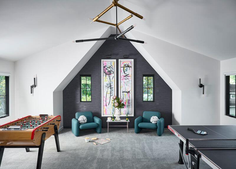 A room with a pool table and a table with chairsAI-generated content may be incorrect.