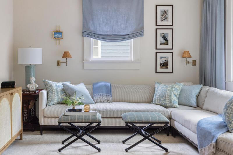 A couch in a living roomAI-generated content may be incorrect.