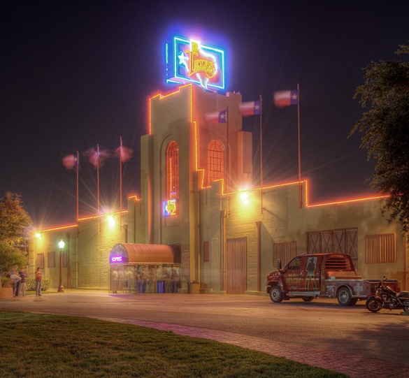 Exterior of Billy Bobs Texas