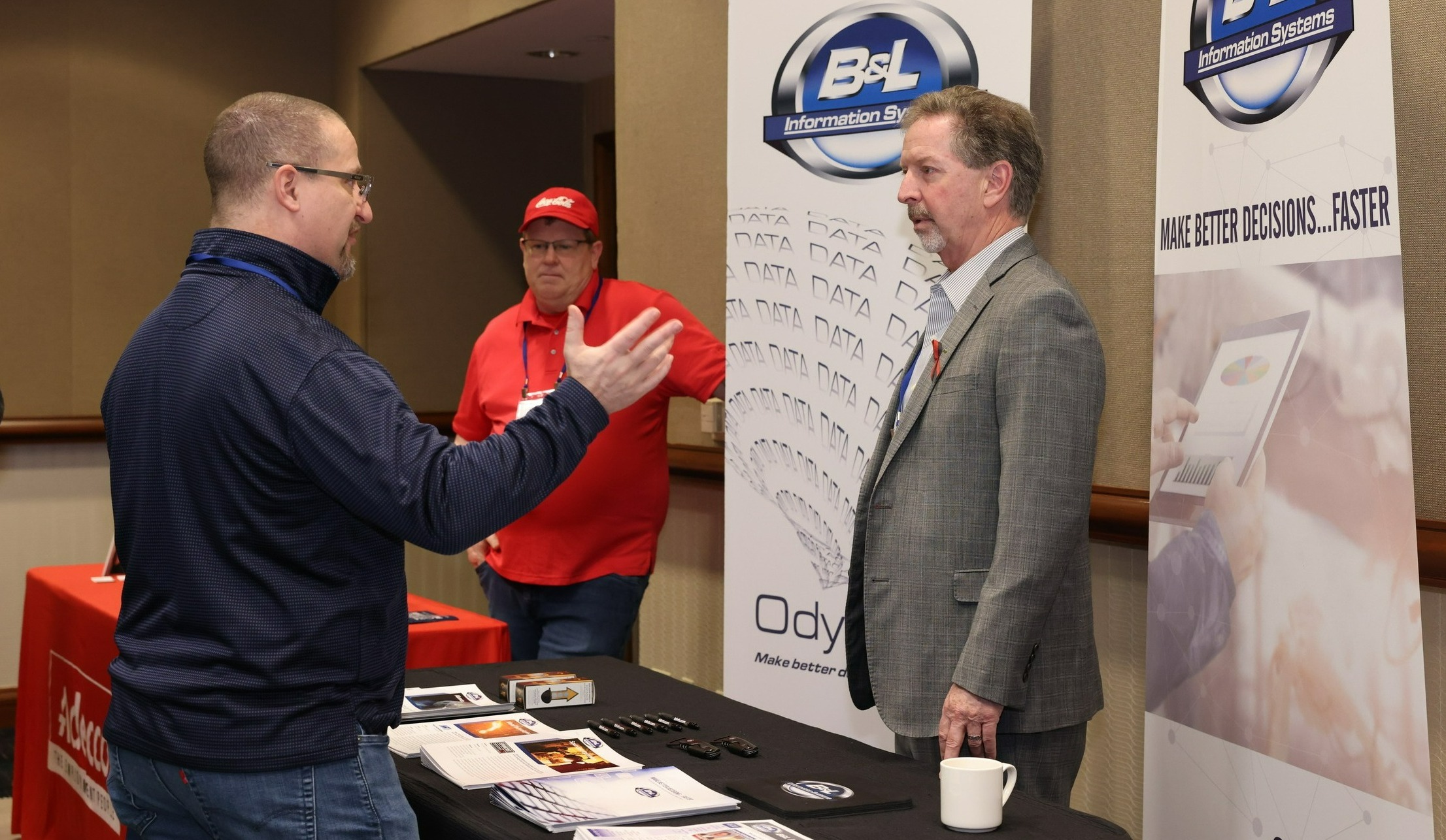 Attendee speaking with exhibitor at the NFFS IEC