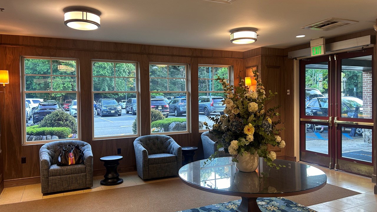 Foyer/Vestibule - Franklin Lakes Public Library