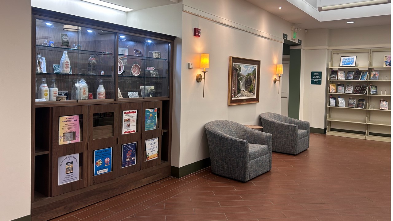 Entryway Display & Seating - Franklin Lakes Public Library