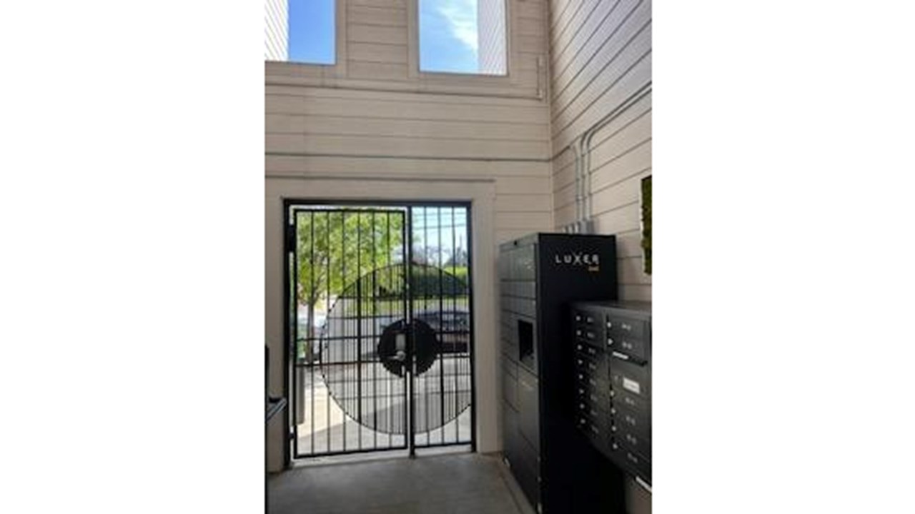 Luxer One package locker, semi-outdoor, black