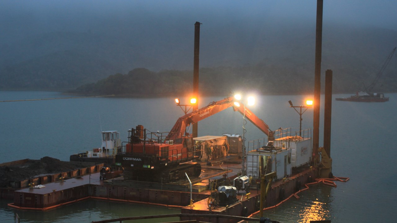 24/7 Dredging Operation