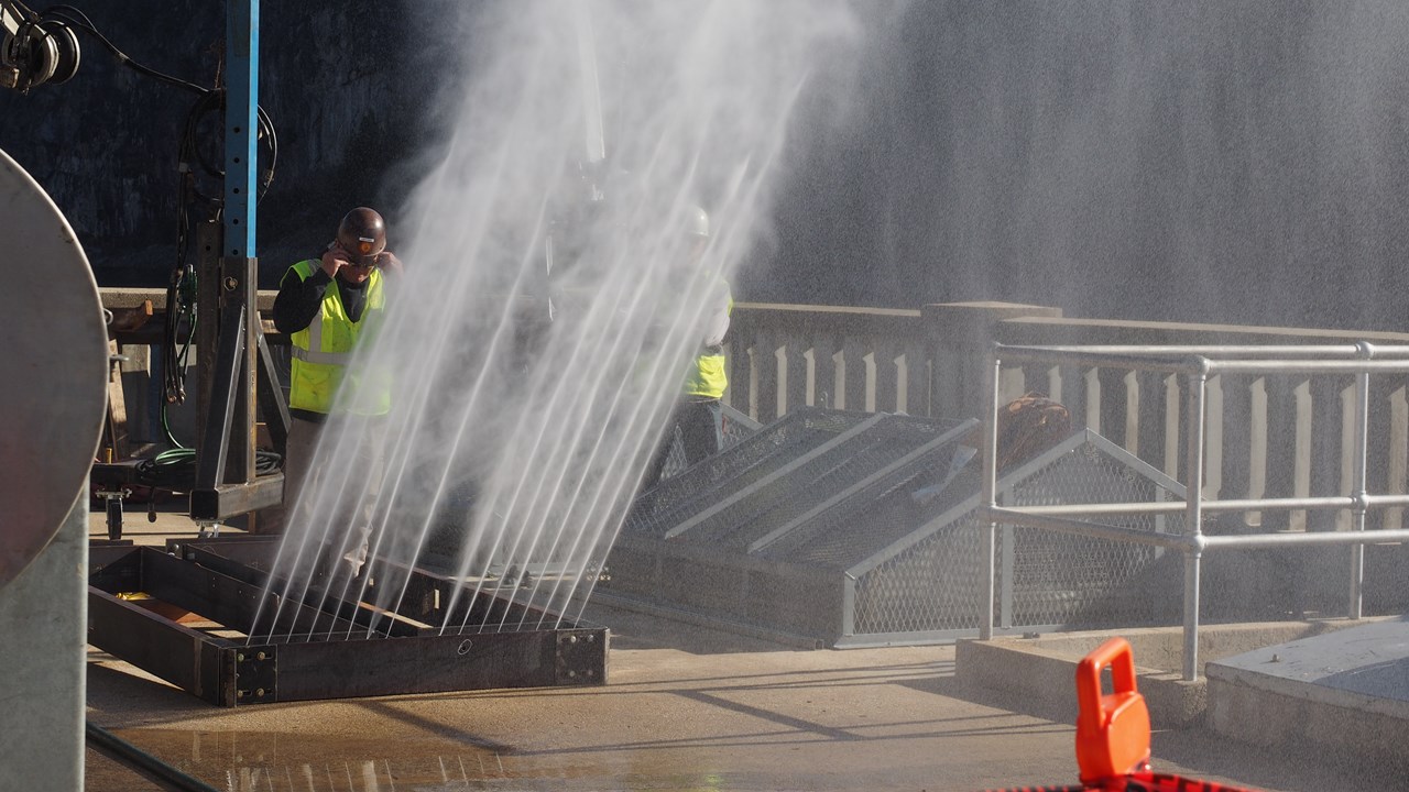 High Pressure Water for Stop Log Channel Cleaning