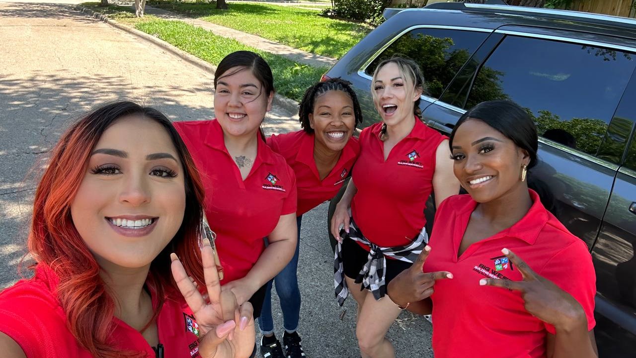 My Sales Team 🚧 🏡 👷♀️