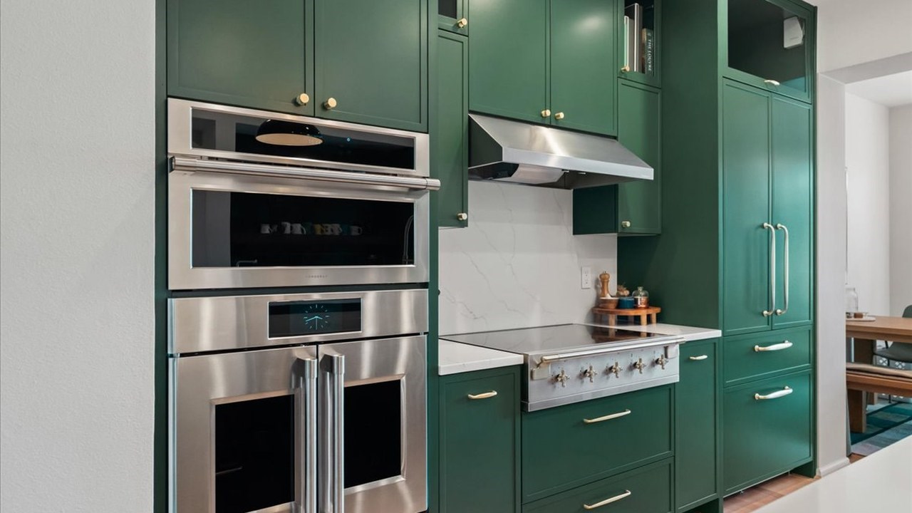Kitchen remodel in Redmond, WA with custom range wall and quartz counters by Higgason Homes
