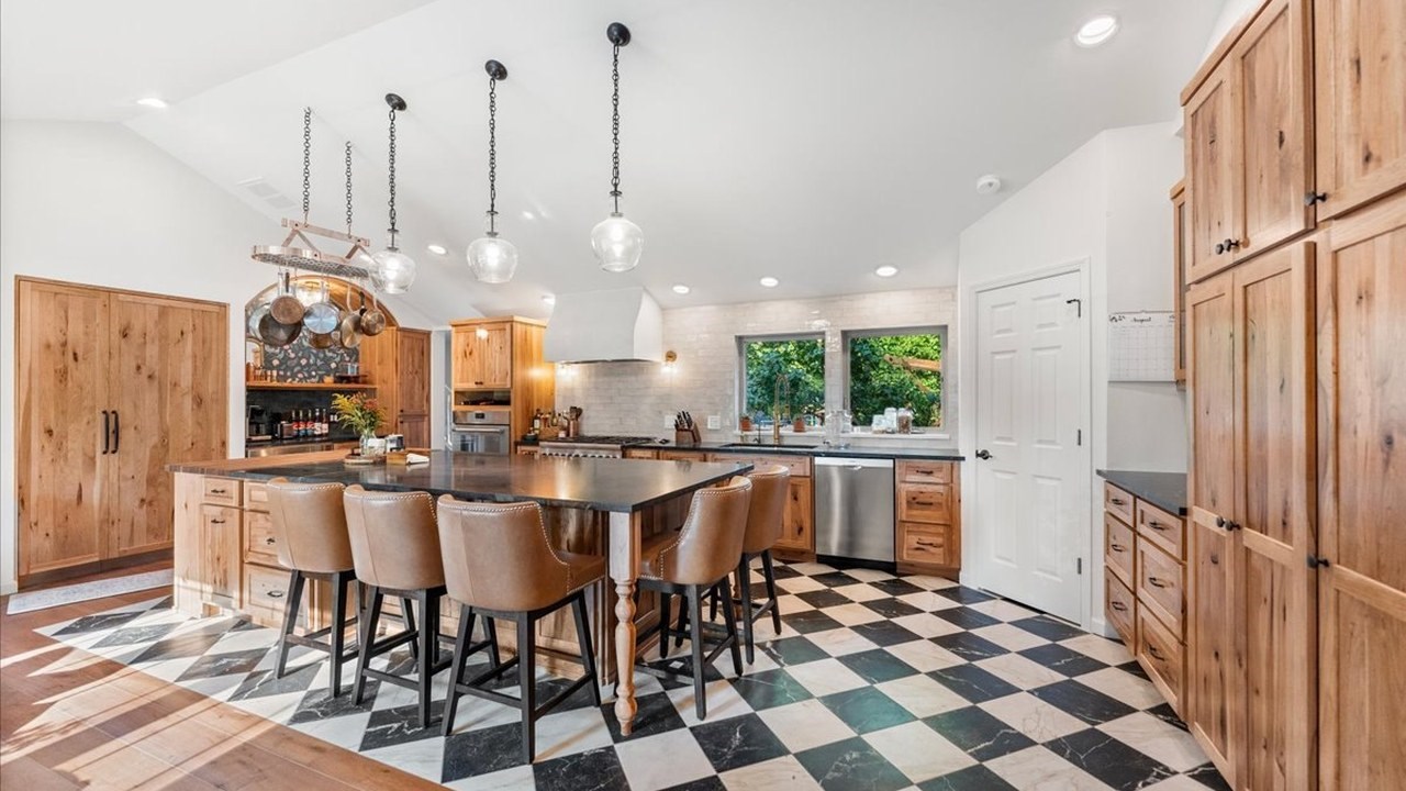 Farmhouse kitchen remodel in Sammamish, WA with vaulted ceiling by Higgason Homes