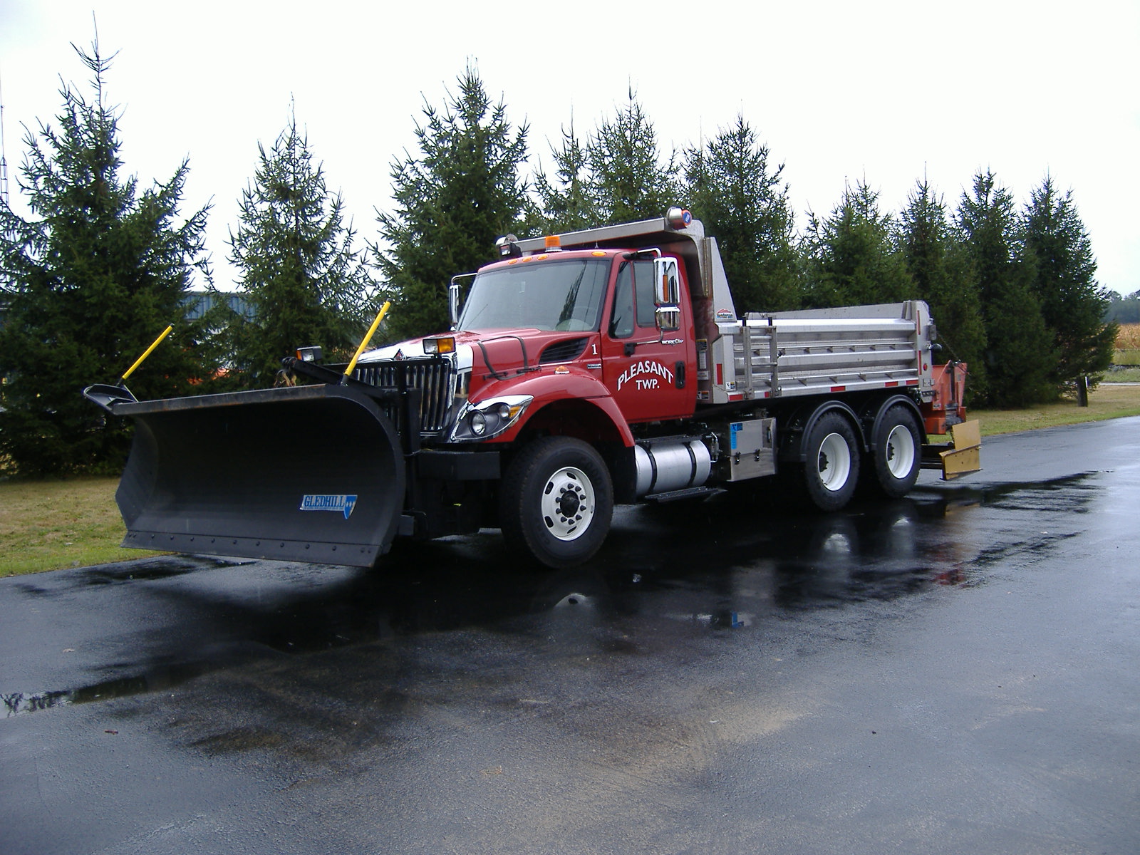 Photo of 2008 International Dump Truck