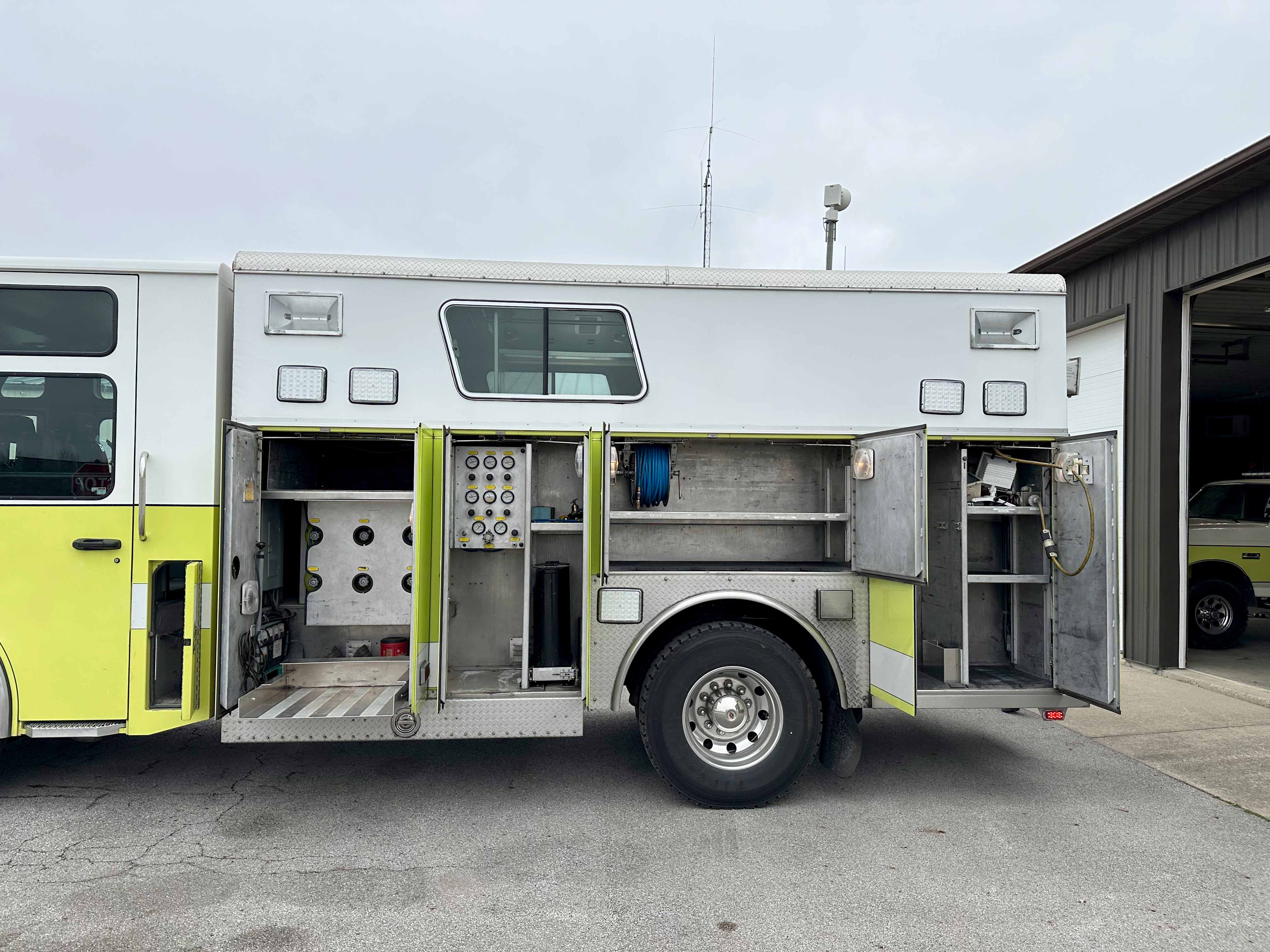 2009 Spartan Saulsbury exterior