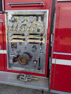 Additional view of the 1993 Sutphen Fire Engine