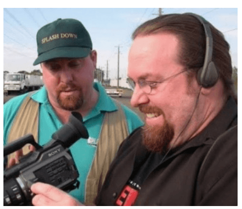 Shane Jacobson (Left) stars as Kenny and his brother, Clayton Jacobson (Right), is both the director as well as cast as Kenny&rsquo;s brother in the film. 