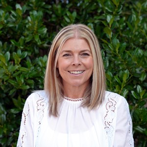 Tracey J Vanneste