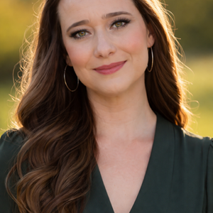Photo of Robyn Kalinoski