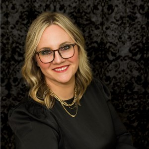 Photo of Lindsey Lujardo