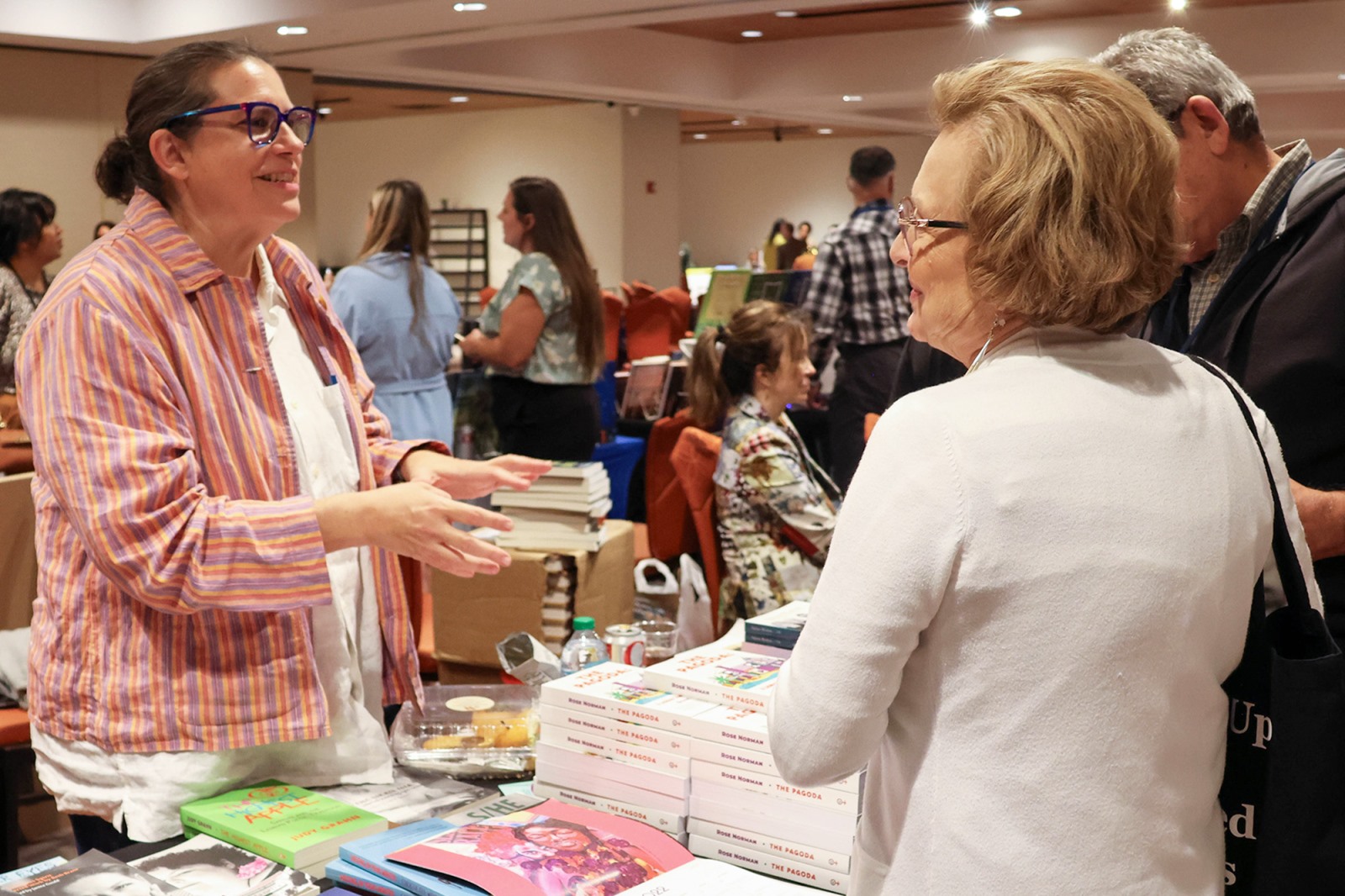 Publisher speaking with booksellers at NVNR 25