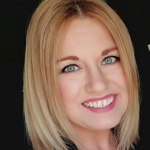 Photo of Erin Carey