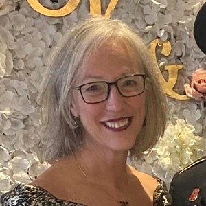 Photo of Kira Harper