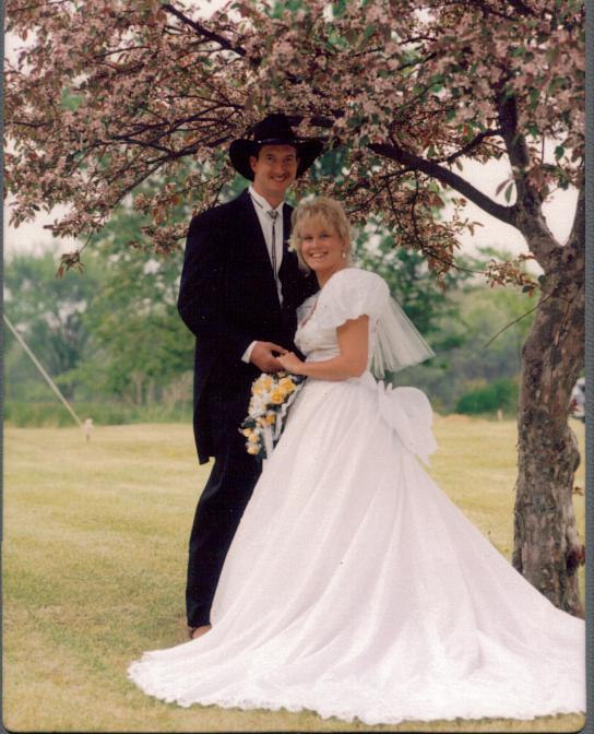 Wedding picture of Kelly and Matt Felton